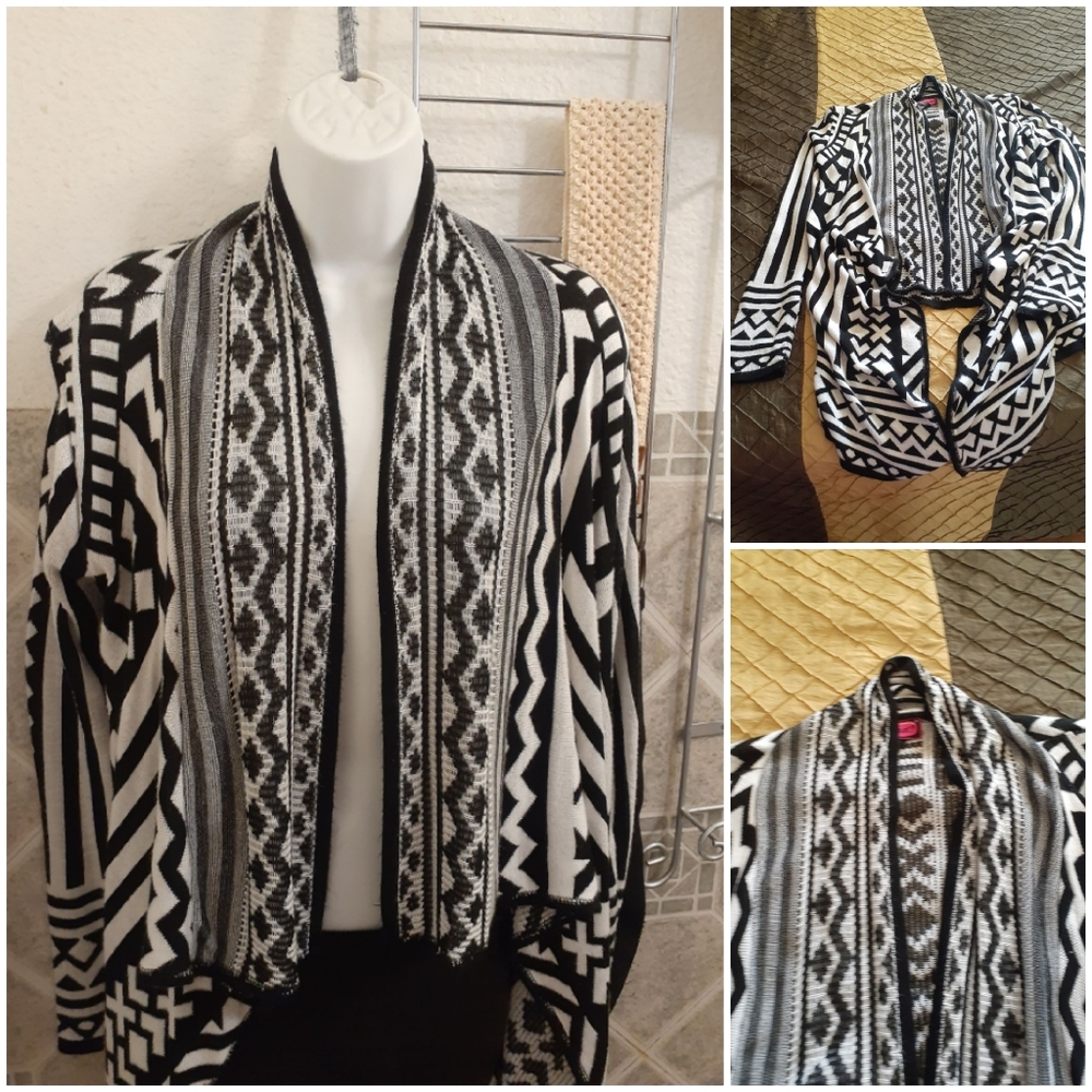 VTG:❤️Black & white Women knitted sweater